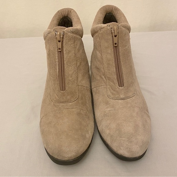 Beacon Leaf Embroidered Suede Leather Booties Womens Ankle Boots Size 8.5 Beige - Picture 4 of 13